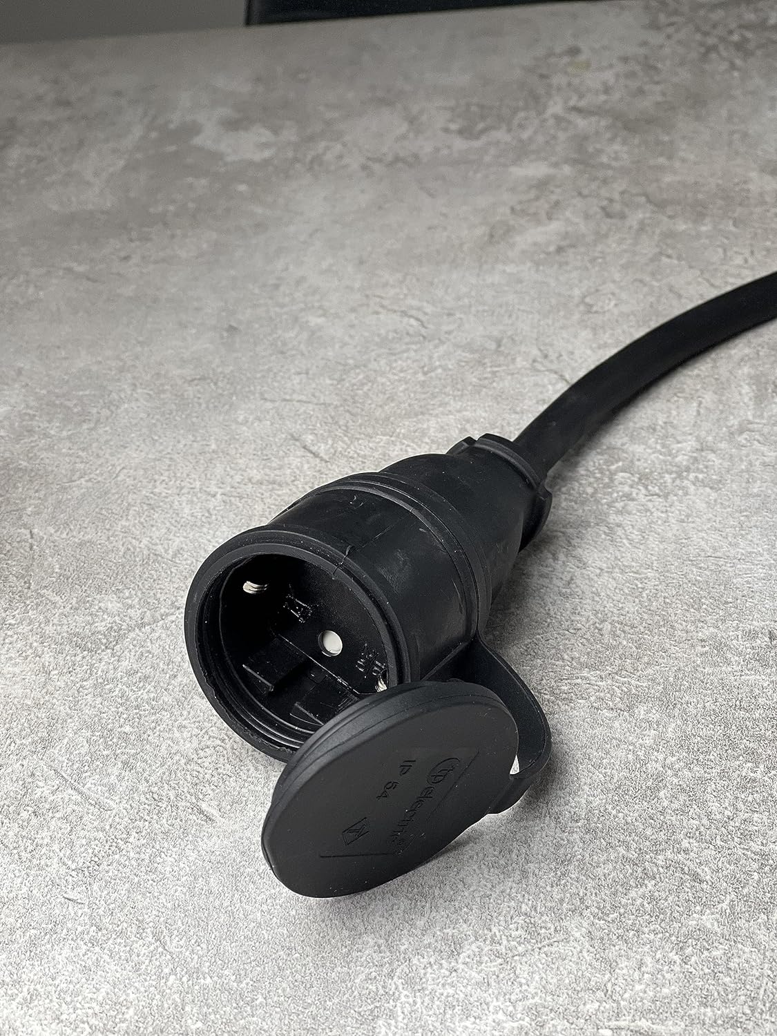 CEE 16A Industrial Plug to Schuko Socket 230V Rubber Cable IP44
